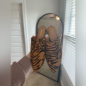 Tiger Print Mule Flat Loafer size 8.5
